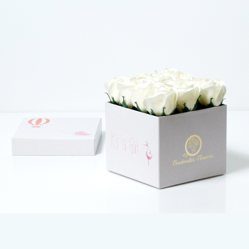 Σύνθεση με χειροποίητα λευκά τριαντάφυλλα από σαπούνι